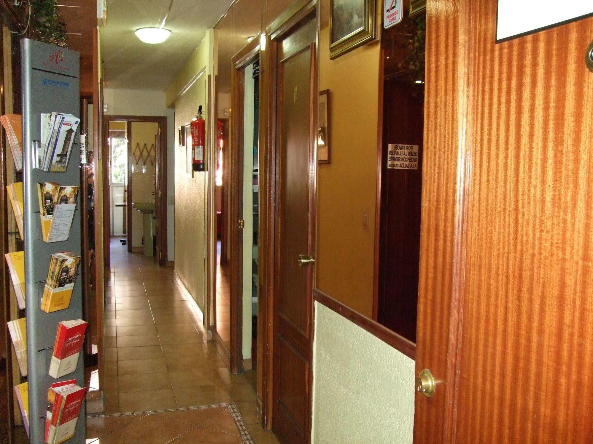 Hostal Jacinto Alcalá de Henares Eksteriør bilde